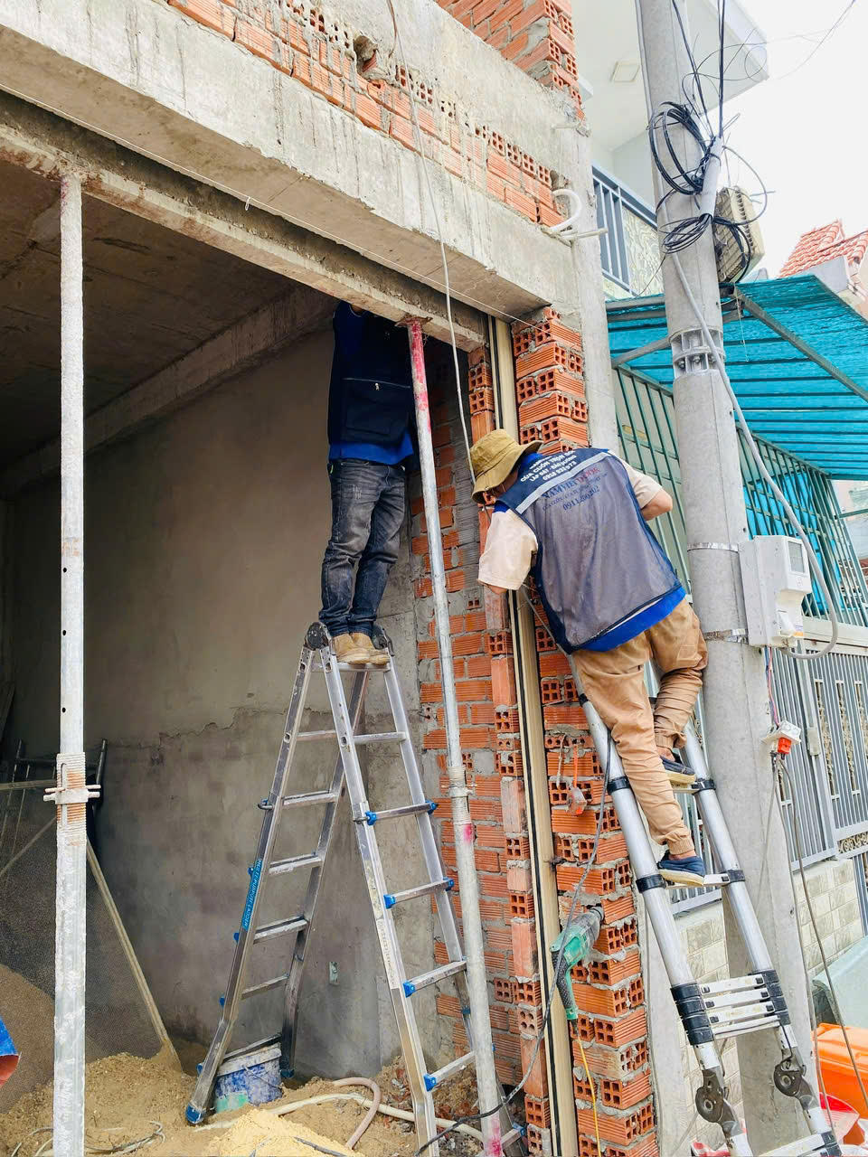 đà kẹp cửa cuốn