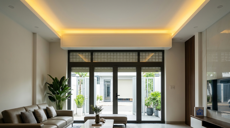 Mẹo trang trí lô cửa cuốn tạo hiệu ứng trần nhà cao và rộng hơn